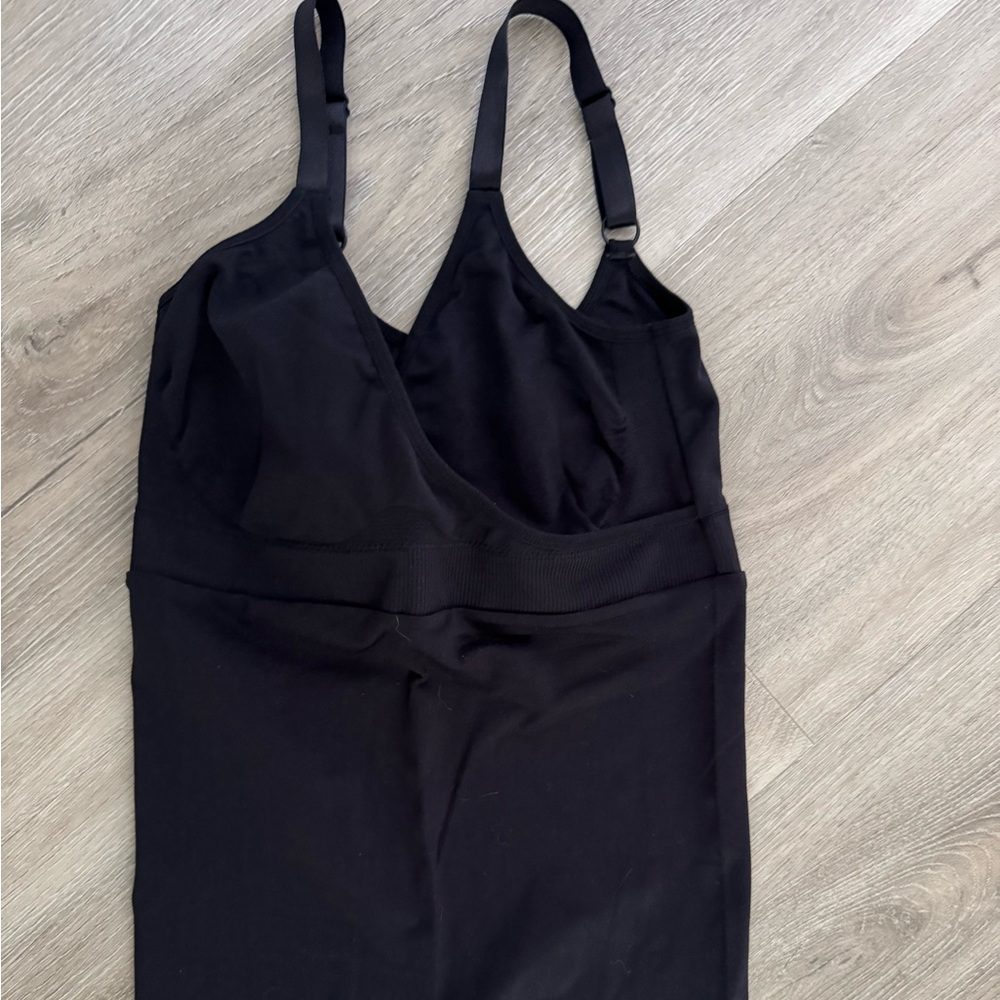 Brand new nursing tank Ingrid and Isabel